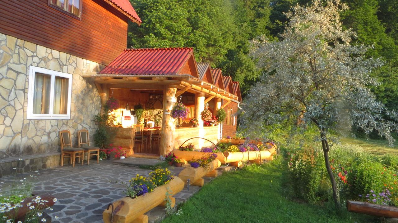Pensiunea Poiana De Vis Sucevita Exteriör bild